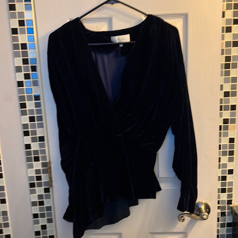 Peplum navy blue velvet top 😍